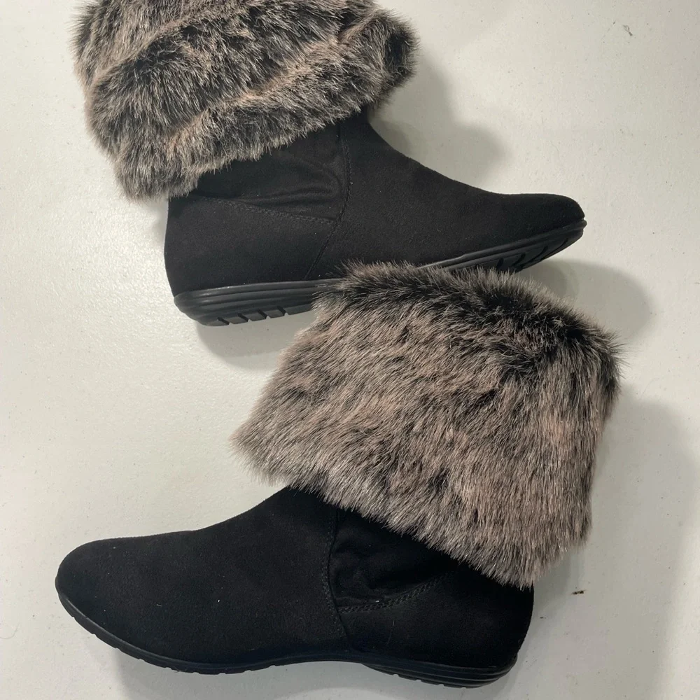R2 Black and Gray Faux Fur Winter Boots Size 8.5 SB-50